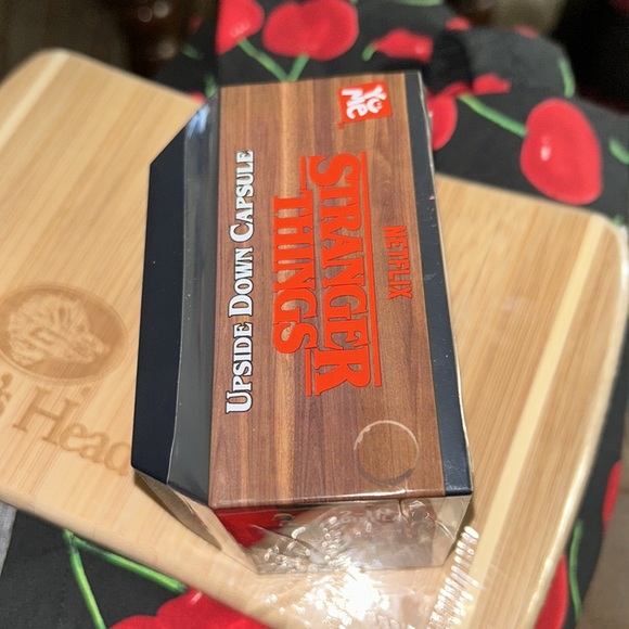 NWT YuMe Toys 1 Upside Down Capsule S1 (Netflix Stranger Things) - Picture 3 of 7